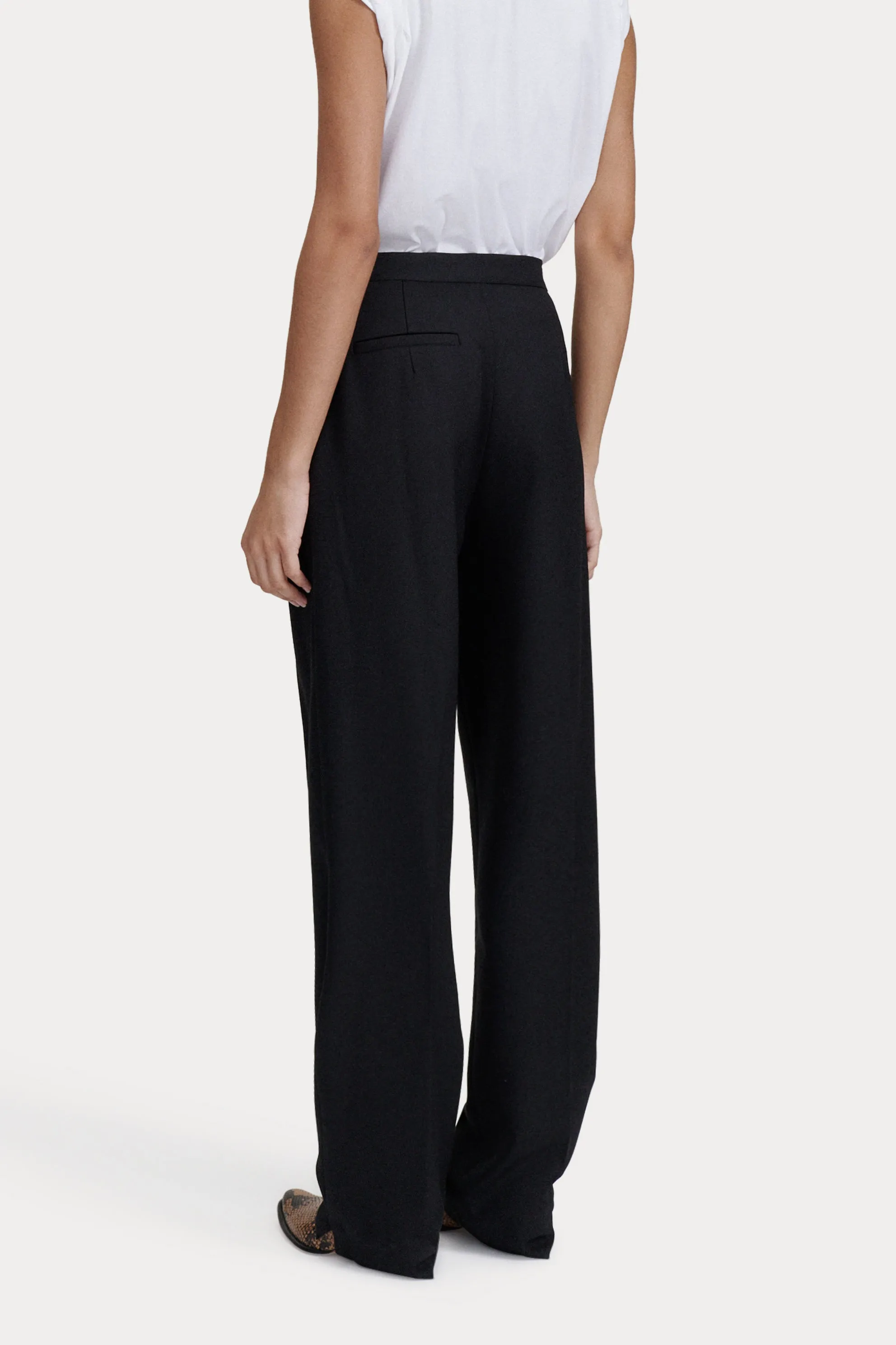 Alba Pant