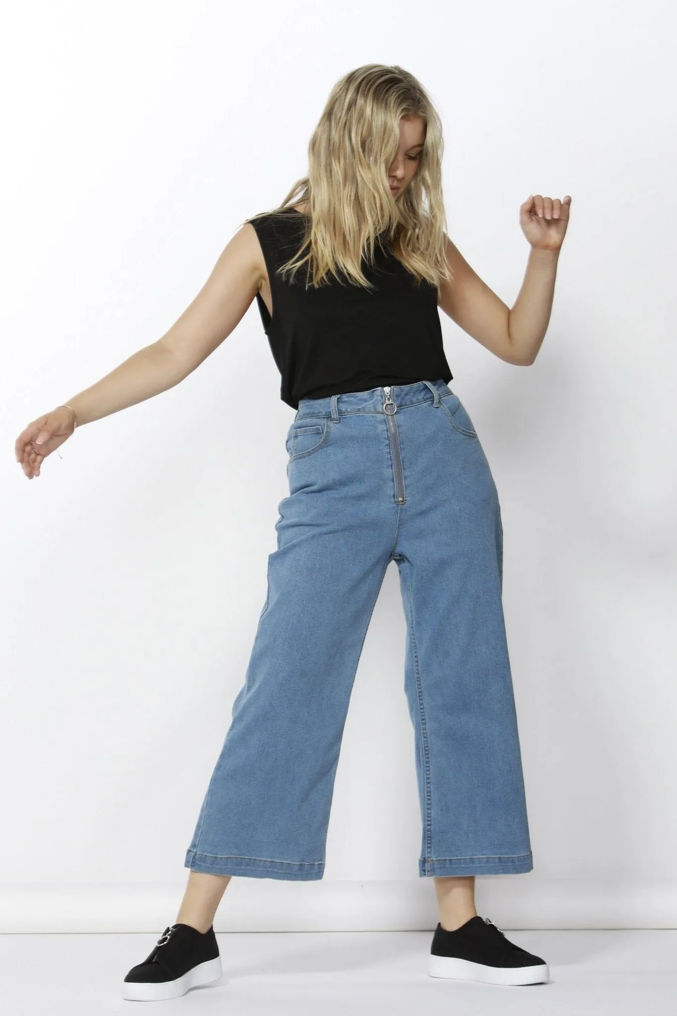 Betty Basics Drew Wide Crop Culotte Jean in Vintage Blue