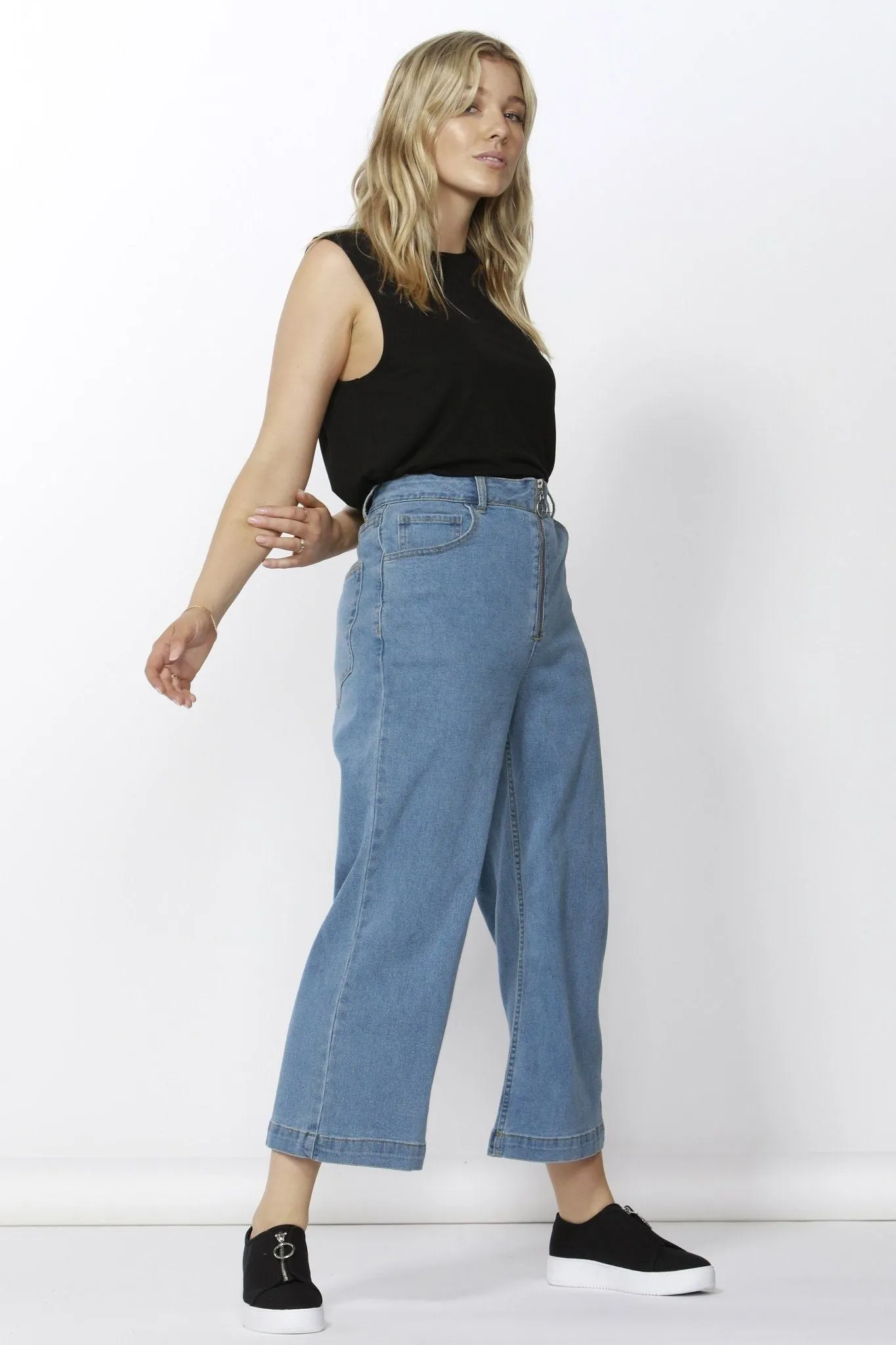 Betty Basics Drew Wide Crop Culotte Jean in Vintage Blue