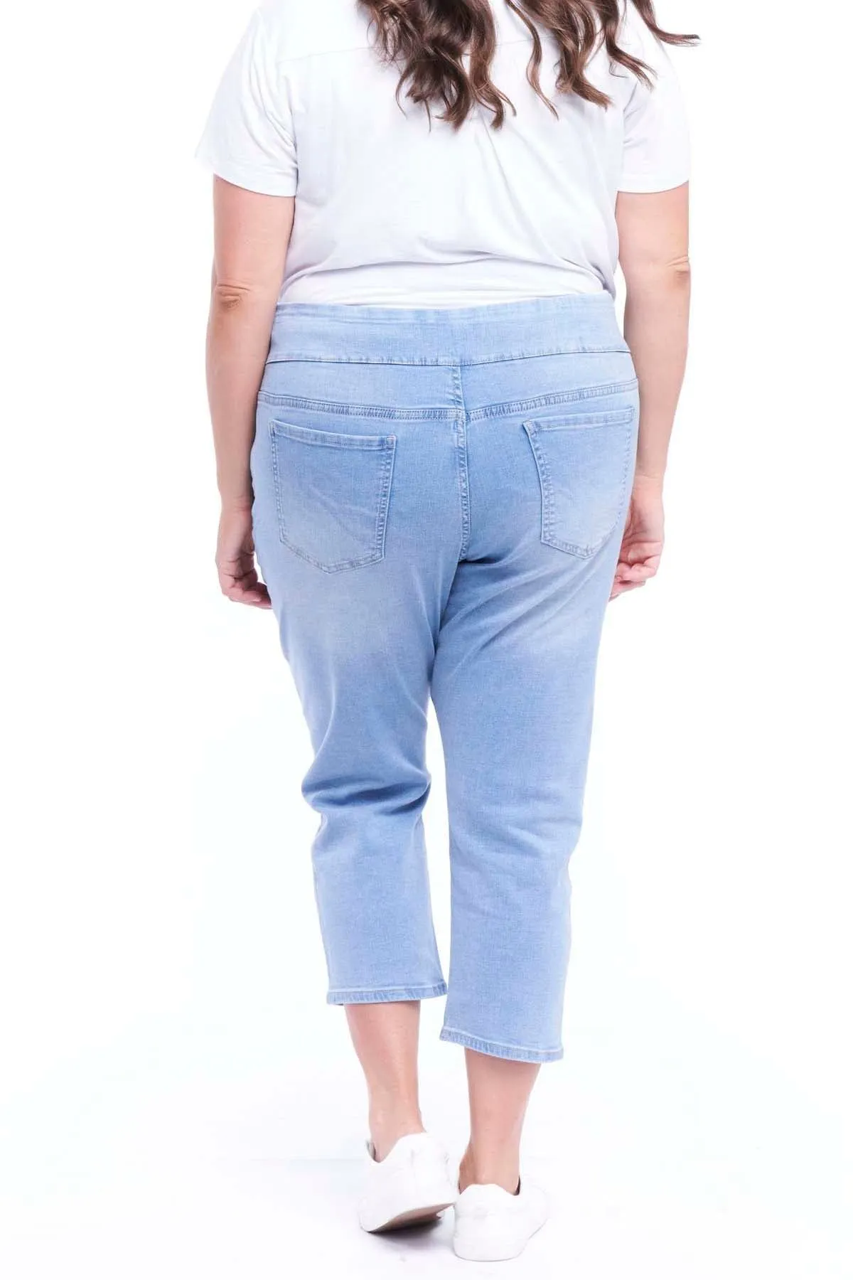 Betty Basics Maisie Capri Jean in Ice Blue