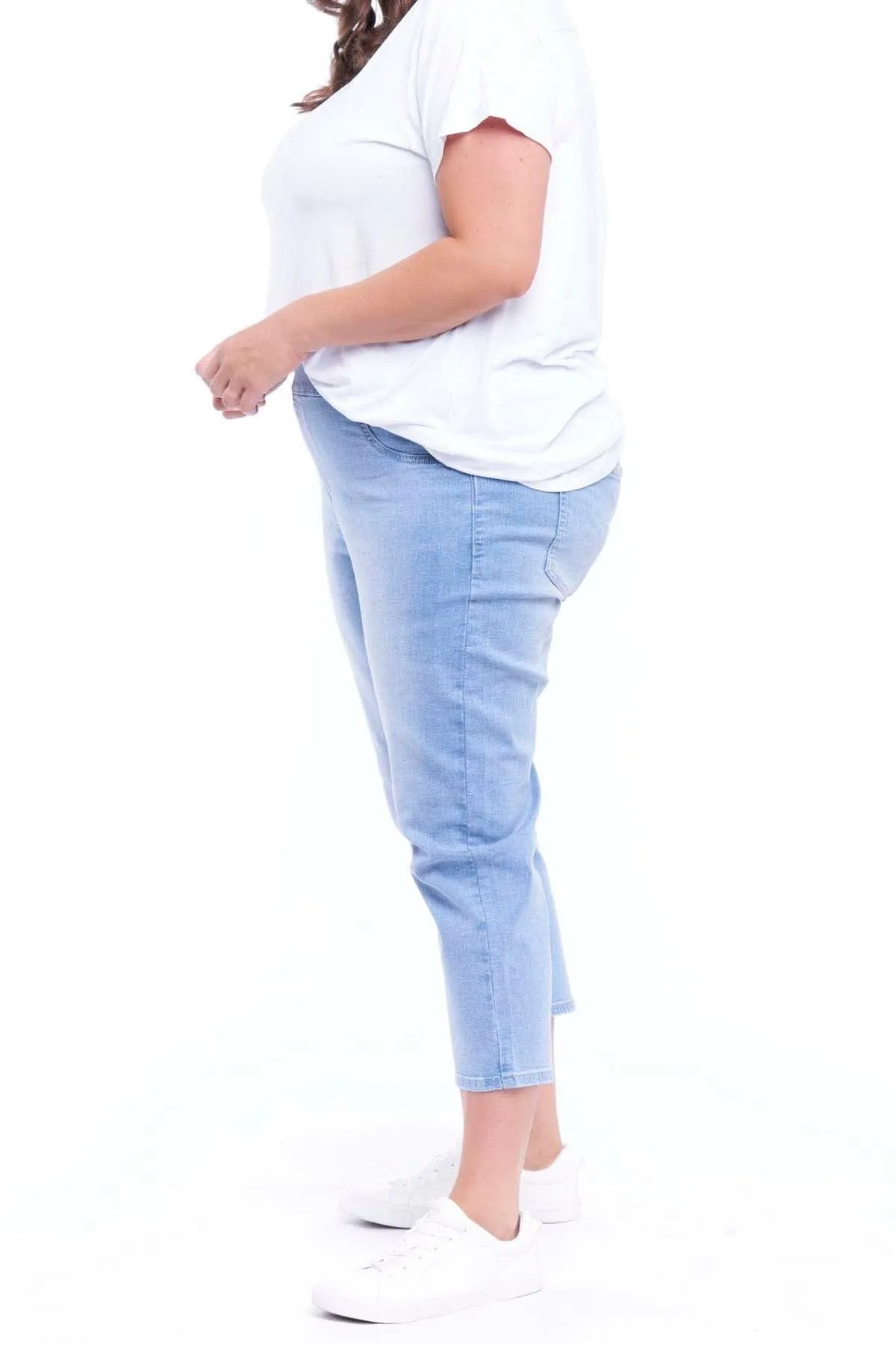 Betty Basics Maisie Capri Jean in Ice Blue