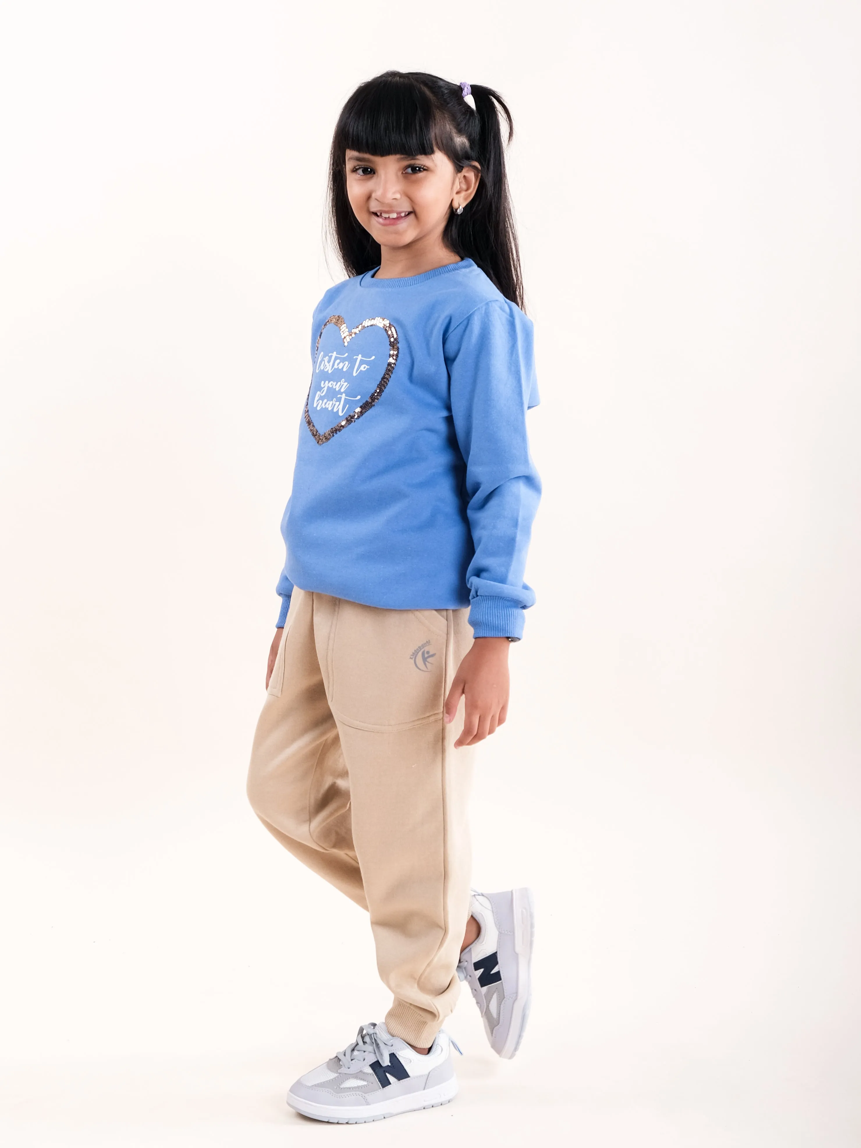 Girls Fleece Full Sleeve Round Neck Sweatshirt With Applique & Solid Track Pant Set