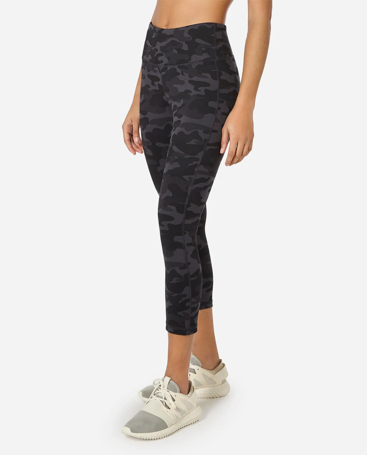 Mid-Rise Camo Cropped Legging