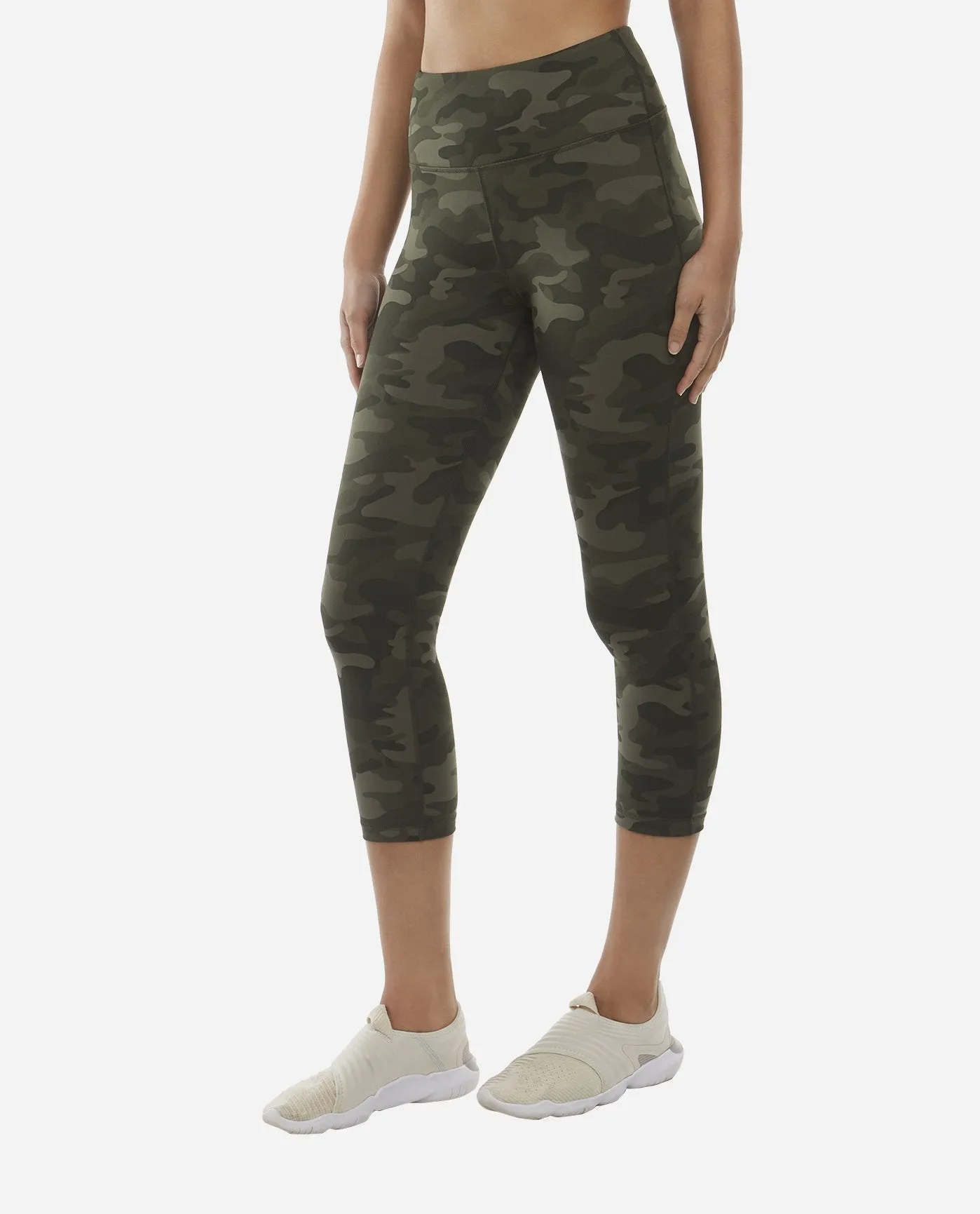 Mid-Rise Camo Cropped Legging