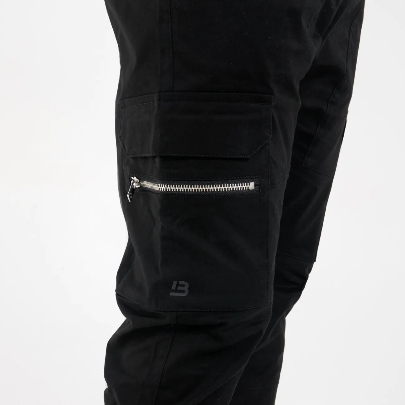 Stylish Black Modric Cargo Pants for Men – Versatile and Comfortable Design