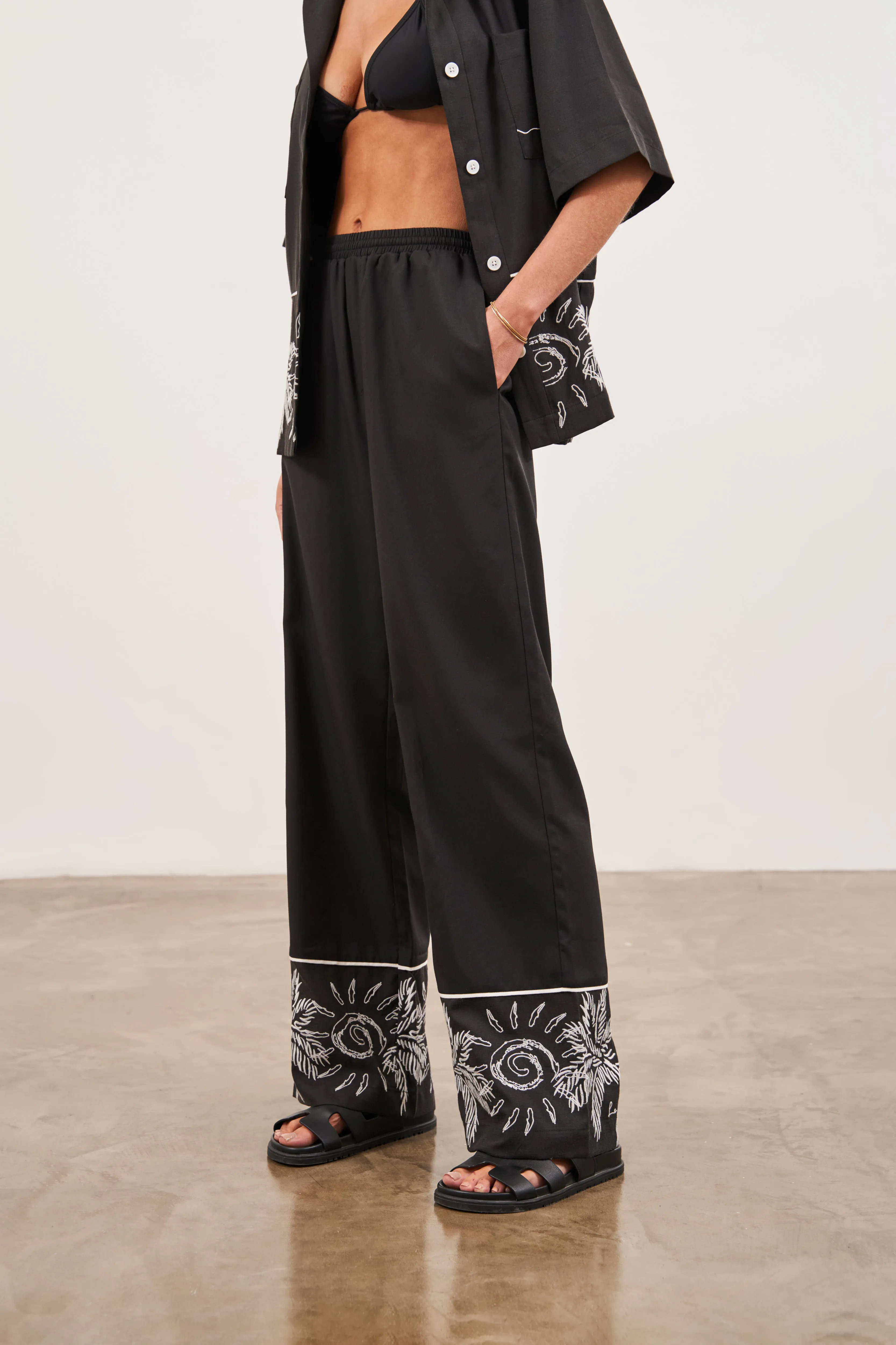 PALM EMBROIDERY WIDE LEG TROUSERS - BLACK