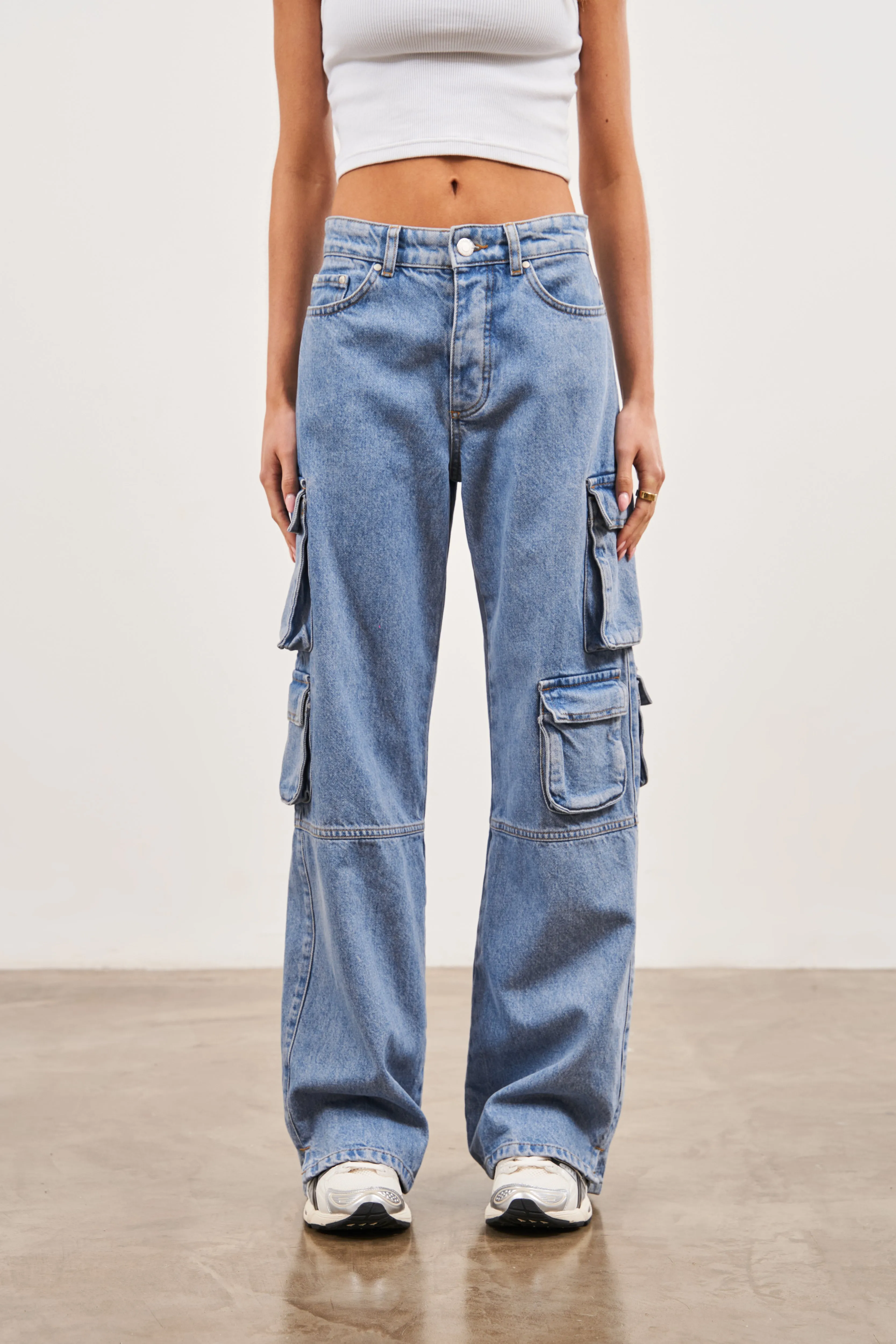 RELAXED CARGO JEANS - BLUE WASH